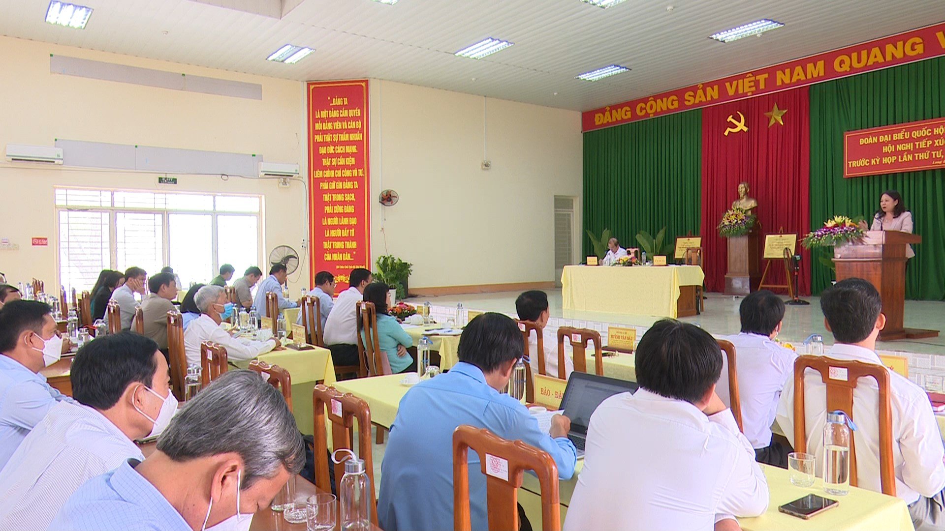 Đoàn Đại biểu Quốc Hội tiếp xúc cử tri tại huyện Chợ Mới trước kỳ họp thứ 4 Quốc Hội khóa XV